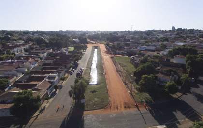 Obras de pavimentação no complemento da Pompeu são retomadas