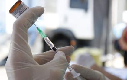 “Quem está vacinado apenas com duas doses não está mais protegido contra a Covid-19”, diz especialista em Saúde Pública