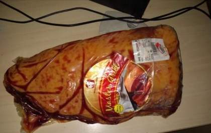 Mulher é presa ao ser flagrada furtando picanha, Toddy e outros produtos de mercado em Três Lagoas