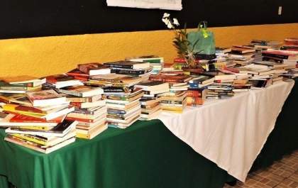 Campanha do Instituto Penal arrecada 488 livros em um mês e renova acervo da biblioteca do presídio