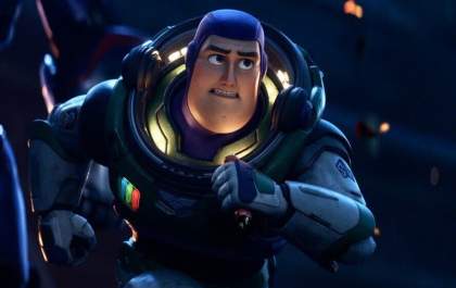 Apesar de espirituoso, ‘Lightyear’ é Pixar no piloto automático indo ao infinito, mas nunca além