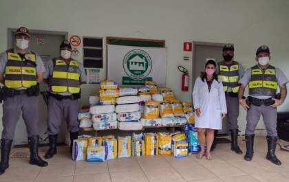 Polícia Rodoviária de Andradina entregou 967 fraldas ao Asilo São Vicente de Paula