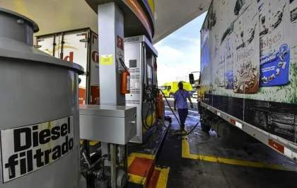 Em seis meses, encher tanque de caminhão ficou até 30% mais caro