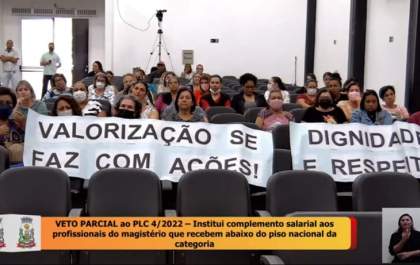 Câmara derruba vetos de prefeito em lei sobre piso do magistério