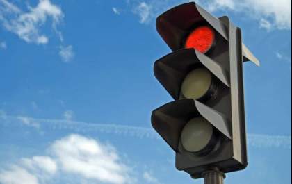 Motoristas devem ficar atentos a instalação de semáforos