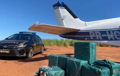 Avião de pequeno porte é apreendido carregado com pasta base de cocaína entre Jales e Pontalinda