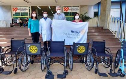 Rotary Club Cruzeiro do Sul doa 7 cadeiras de rodas para Santa Casa de Araçatuba