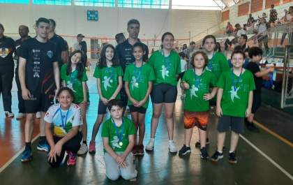 Time sub-12 do Vôlei Futuro é campeão da liga Amar