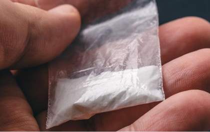 Homem chama polícia após achar papelotes com cocaína em sua caixa de correio em Três Lagoas