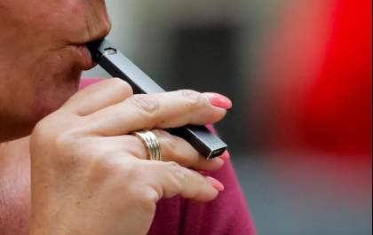 Anvisa mantém proibição do cigarro eletrônico e defende fiscalização do comércio ilegal; entenda regras