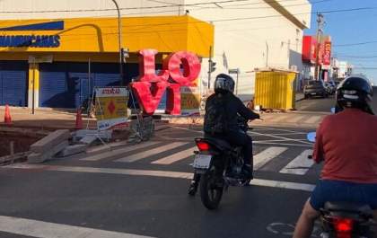 Motoristas devem prestar atenção em bloqueio na rua Paes Leme