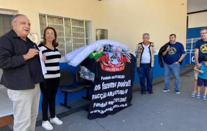 Bodes do Asfalto doam cobertores a Fundo Social e tecidos para a Santa Casa de Araçatuba