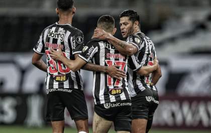 Um Galo com pinta de camaleão
