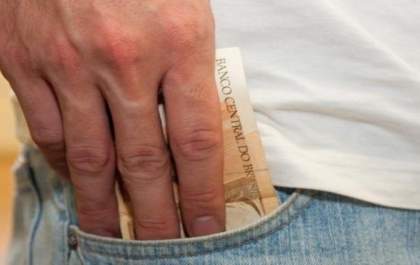 Salário mínimo em 2023 deve ser de R$ 1.294