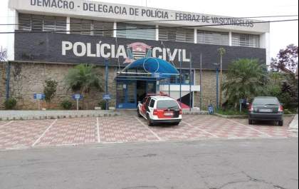 Menino encontra arma do pai na cozinha de casa, atira na cabeça e morre