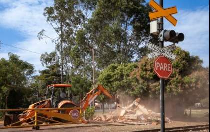 Iniciada retirada de vigias e cancelas nos cruzamentos com a linha férrea
