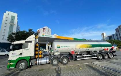 Caminhão da Petrobras movido a GNV vira meme na internet, entenda