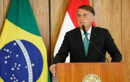 Bolsonaro critica sistema eleitoral e ataca ministros do STF e TSE