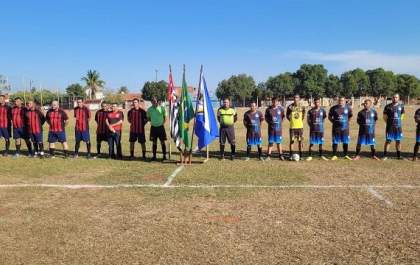 Prefeito Paulo Boaventura faz abertura do campeonato de futebol society