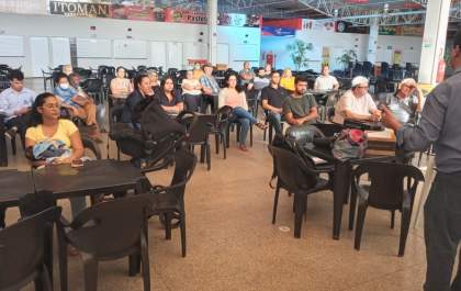 Feirantes e comerciantes três-lagoenses recebem capacitação