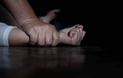 Mulher é sequestrada, dopada e estuprada por vários homens