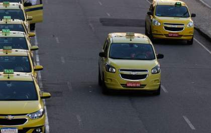 Prefeituras farão cadastro para o auxílio taxista