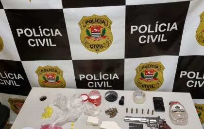 Casal de Lavínia flagrado com material pornográfico de criança, drogas, armas e munições