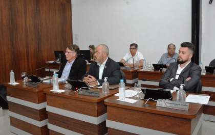 Projetos revogam lei sobre material pornográfico na rede municipal de ensino