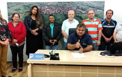 Ao lado de vereadores e sindicato, Cristiano anuncia reajuste de 22% no Vale Alimentação dos servidores de Murutinga do Sul