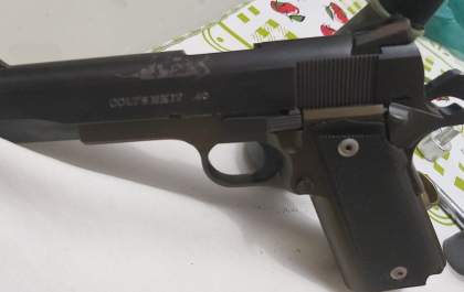 GOE/Deic apreende pistola que estaria sendo negociada por homem de dentro de presídio