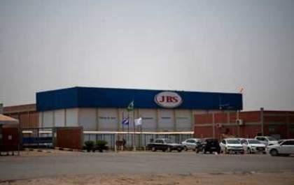 Frigorifico JBS dá férias coletiva em Alta Floresta e outras cinco unidades