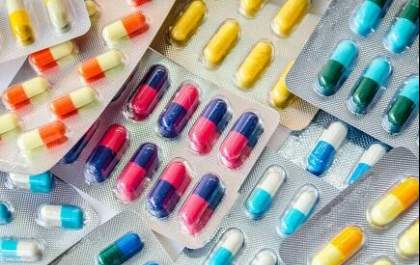 Antibióticos são os remédios que mais faltam em farmácias de SP, diz levantamento
