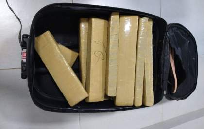 Polícia Civil prende mulher com 14 quilos de maconha que seriam trazidos para Araçatuba