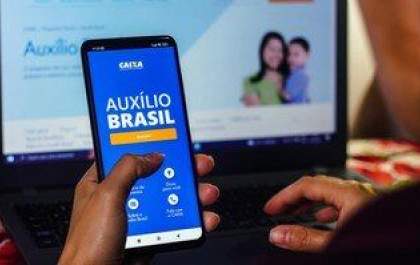 Auxílio Brasil permitirá mais de um consignado ao mesmo tempo