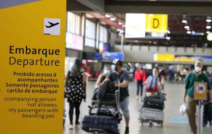 Anvisa aprova fim da obrigatoriedade de máscaras em aviões