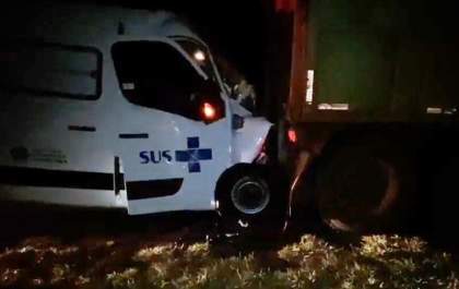 Mulher morre em colisão de ambulância em caminhão canavieiro na Rondon