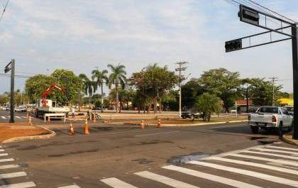 Novos semáforos da Av. Rosário Congro e Fillinto Muller começam a operar na terça-feira (30)