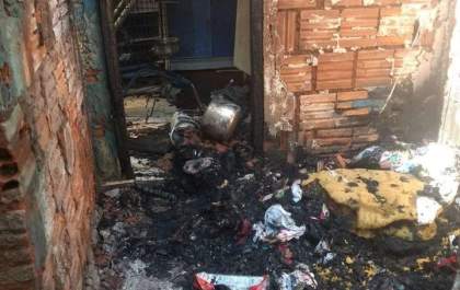 Incêndio em residência deixa mãe e bebe de 2 meses sem nada