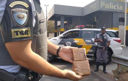 Músico e a companheira dele são presos pelo TOR com quase 1 quilo de cocaína