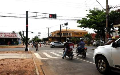 Semáforos da Av. Rosário Congro e Fillinto Muller já começaram a operar