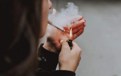 Tabaco pode gerar complicações e atrapalhar recuperação em cirurgia plástica