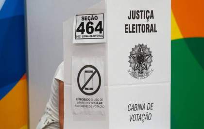 TSE diz que eleitor que se recusar a entregar celular não poderá votar