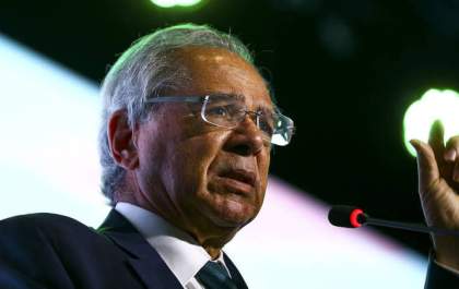 Paulo Guedes quer imposto sobre mais ricos para bancar Auxílio Brasil em R$ 600