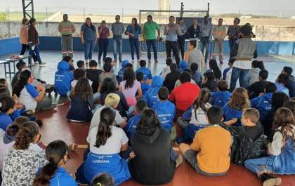 Alunos de Luiziânia participam de campanha de conscientização sobre rede elétrica
