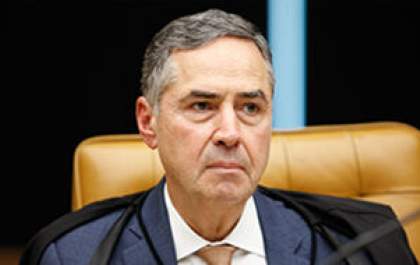Barroso suspende piso salarial da enfermagem
