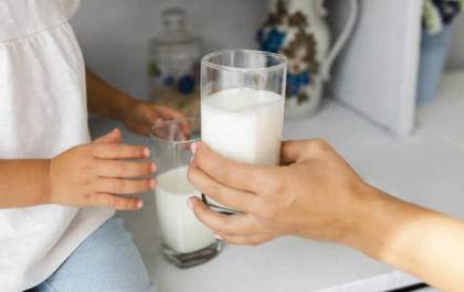 Crescente nos comércios, composto lácteo pode ser confundido com leite e impactar saúde infantil