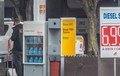 Preço do diesel cai 4,65% em agosto e fecha o mês a R$ 7,42, diz Ticket Log
