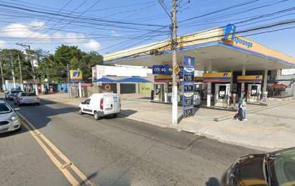 Pai abandona filhos de 9 e 10 anos em posto de gasolina e foge