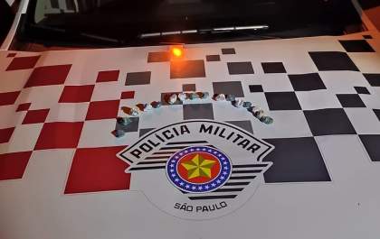 Adolescente é apreendido com 16 porções de maconha
