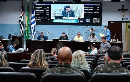 Vereadores querem justificativa para terceirização de cuidadores Educação
